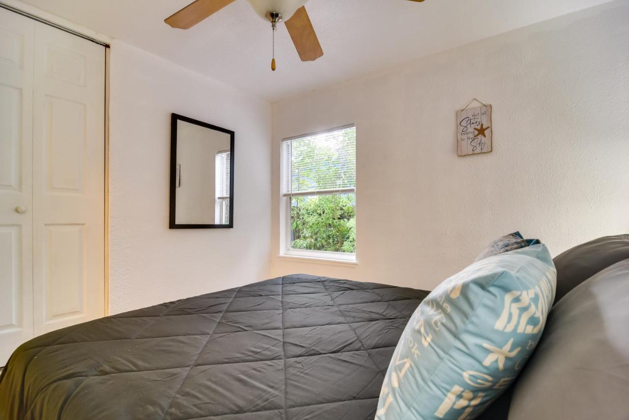 Pet-Friendly Gulfport Home Walkable Location! Сент-Питерсберг Экстерьер фото