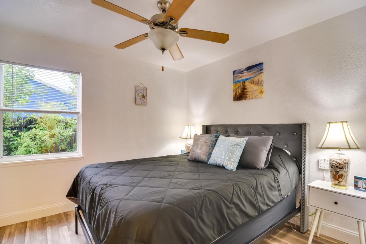 Pet-Friendly Gulfport Home Walkable Location! Сент-Питерсберг Экстерьер фото